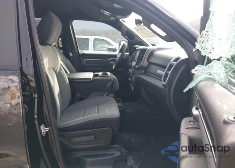 2023 Ram 1500 Big Horn 4X4 5'7 Box z USA, uszkodzony, nr VIN 1C6RRFFG6PN584378